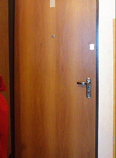 Фото двери с ламинатом внутри